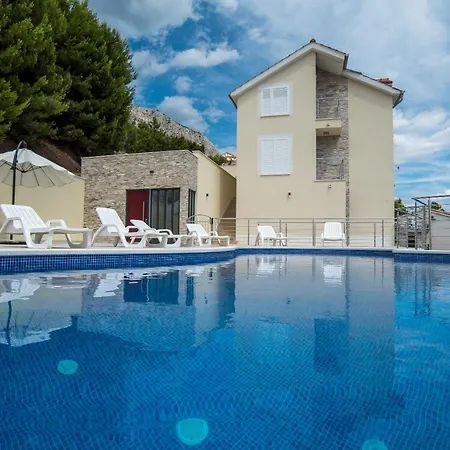 Elsa アパート セリア